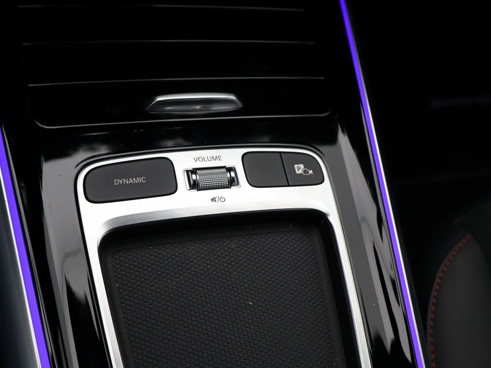 15 - Mercedes EQA 250+ amg line premium