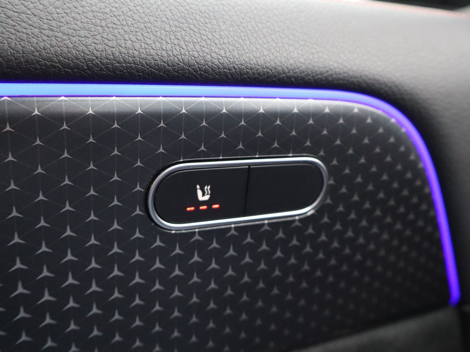 16 - Mercedes EQA 250+ amg line premium