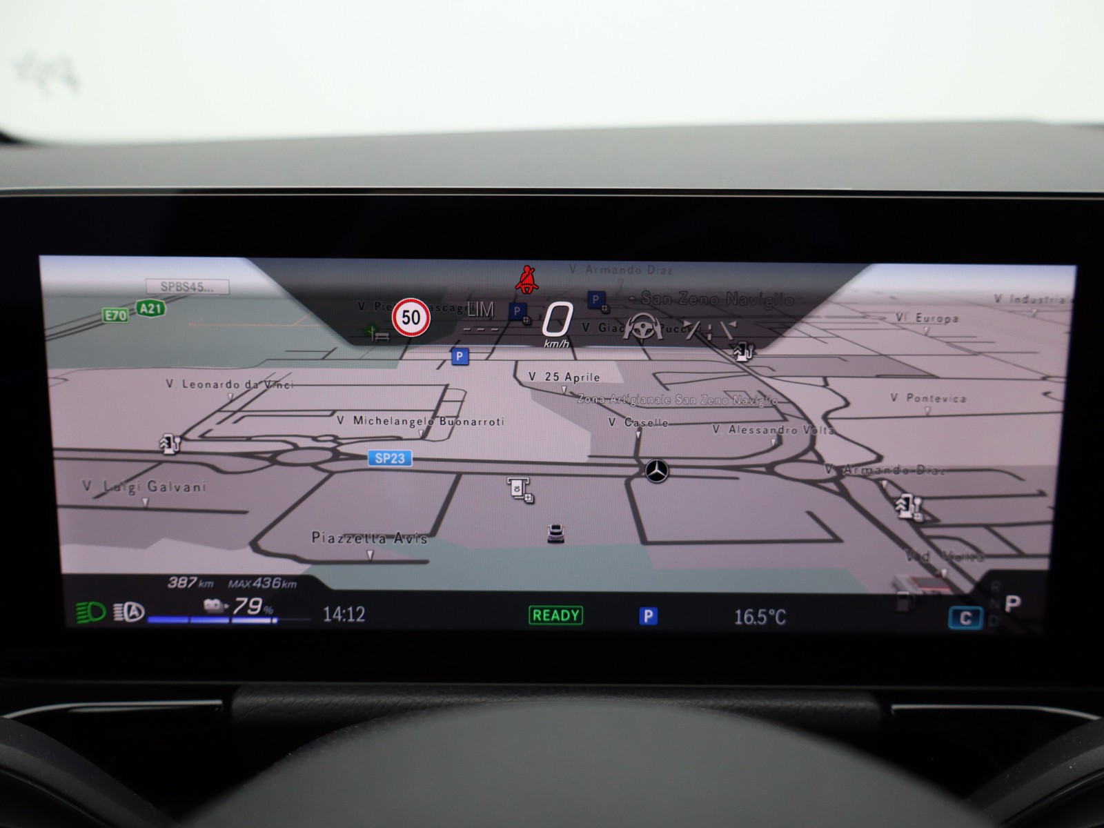 17 - Mercedes EQA 250+ amg line premium