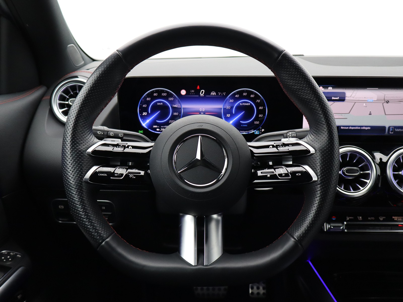 18 - Mercedes EQA 250+ amg line premium