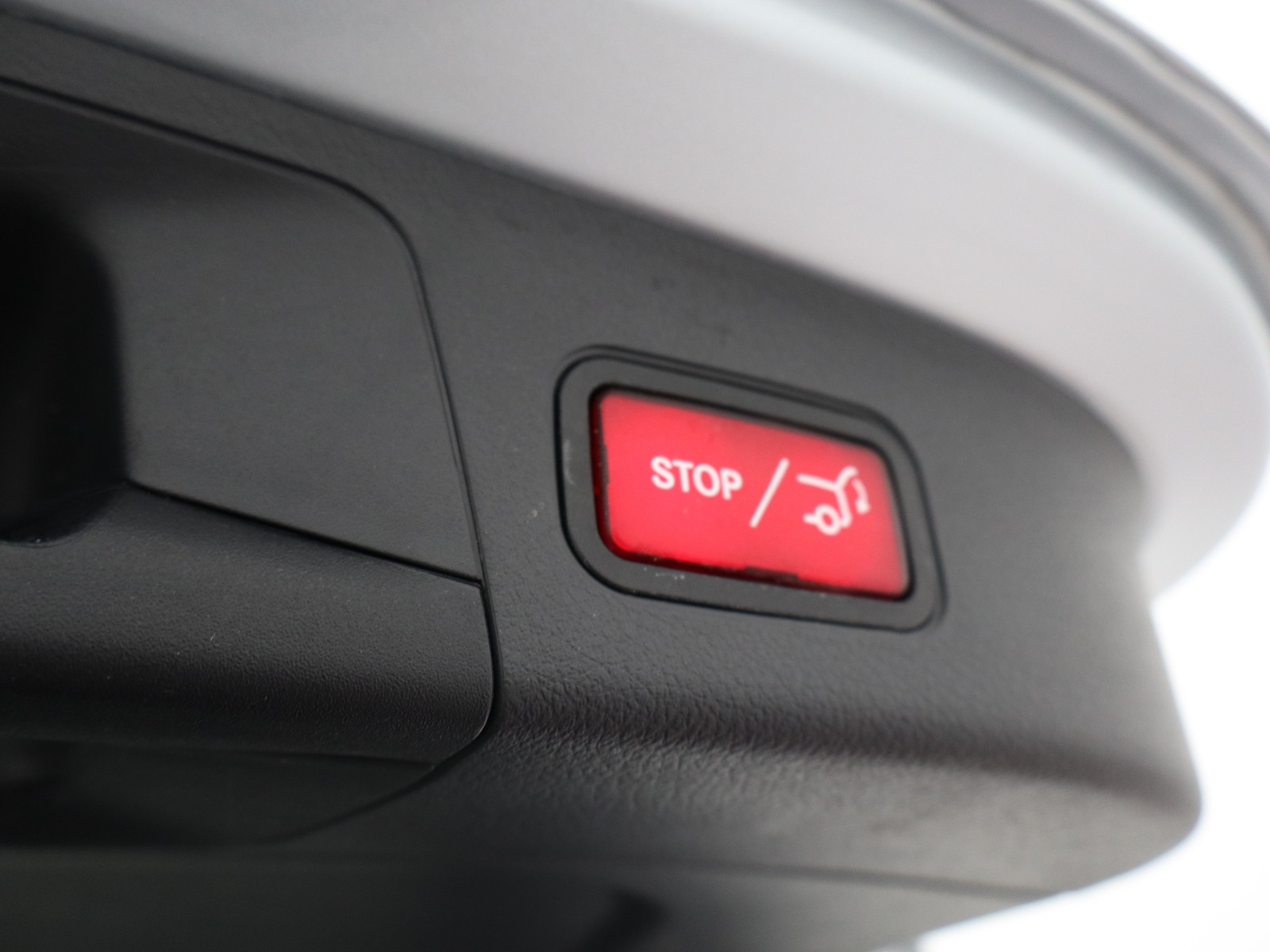 20 - Mercedes EQA 250+ amg line premium