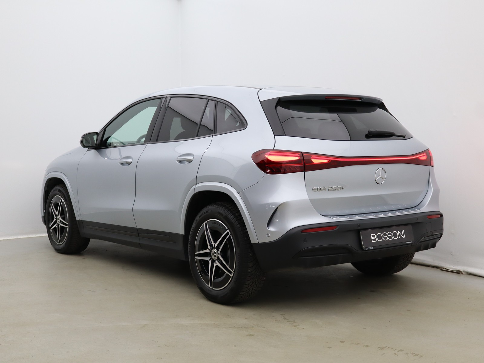 5 - Mercedes EQA 250+ amg line premium