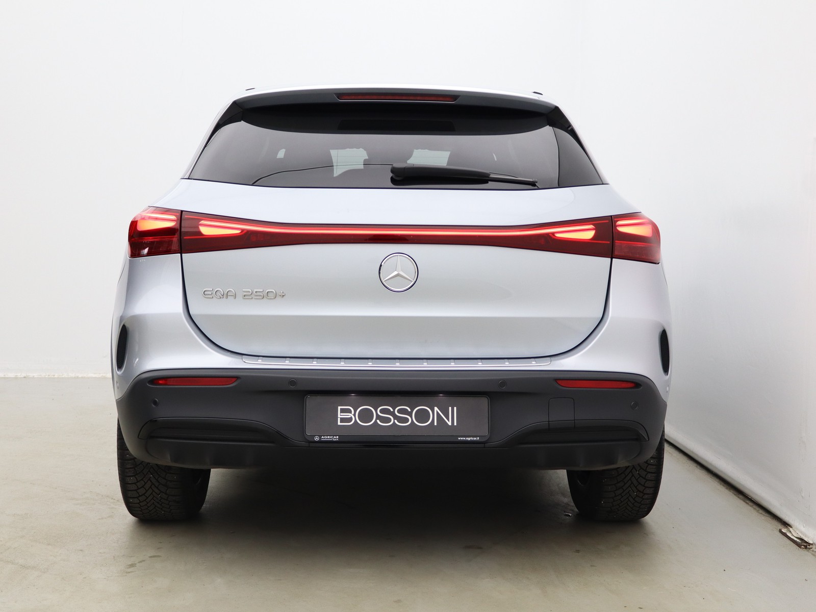 6 - Mercedes EQA 250+ amg line premium