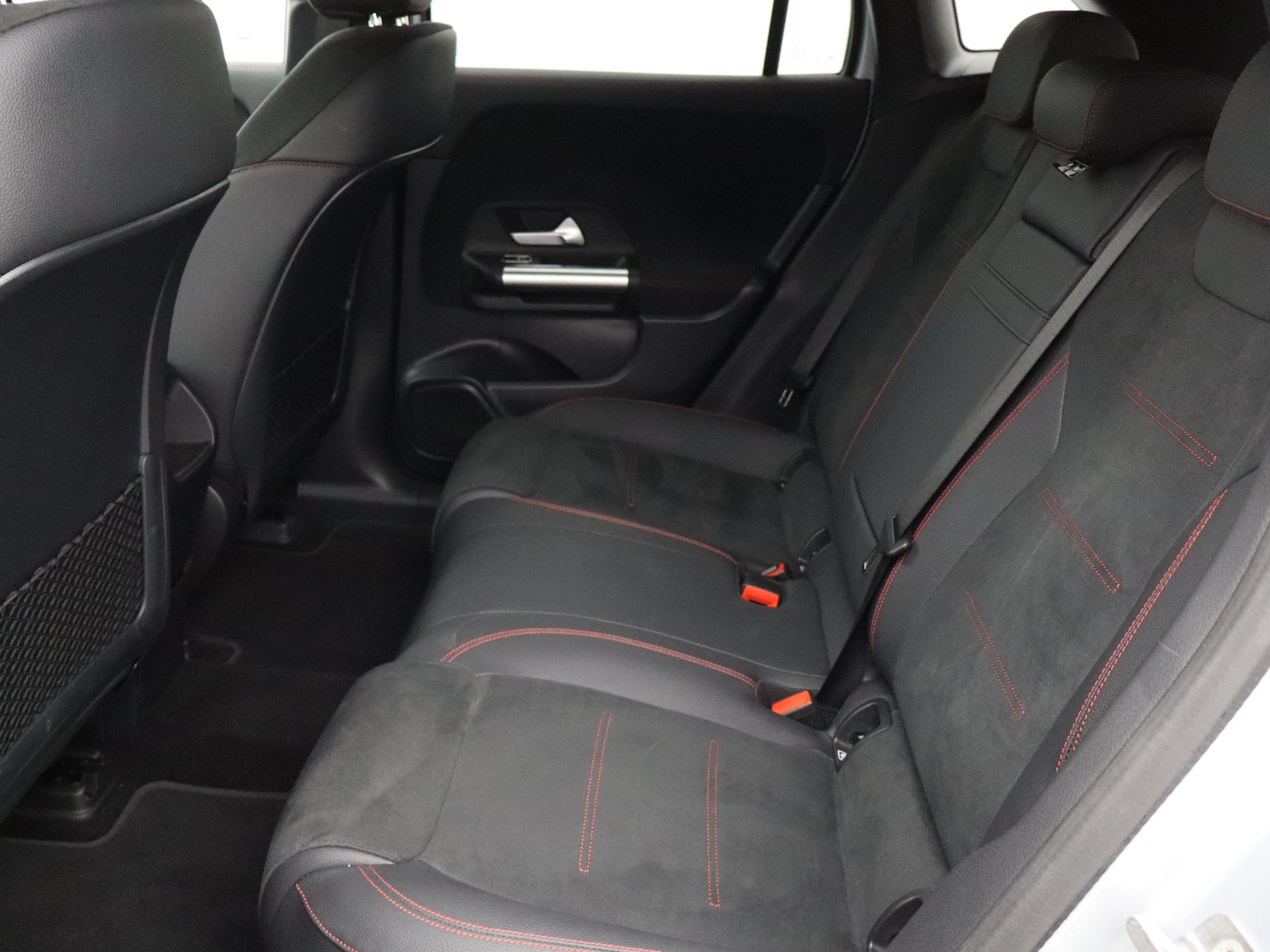 8 - Mercedes EQA 250+ amg line premium