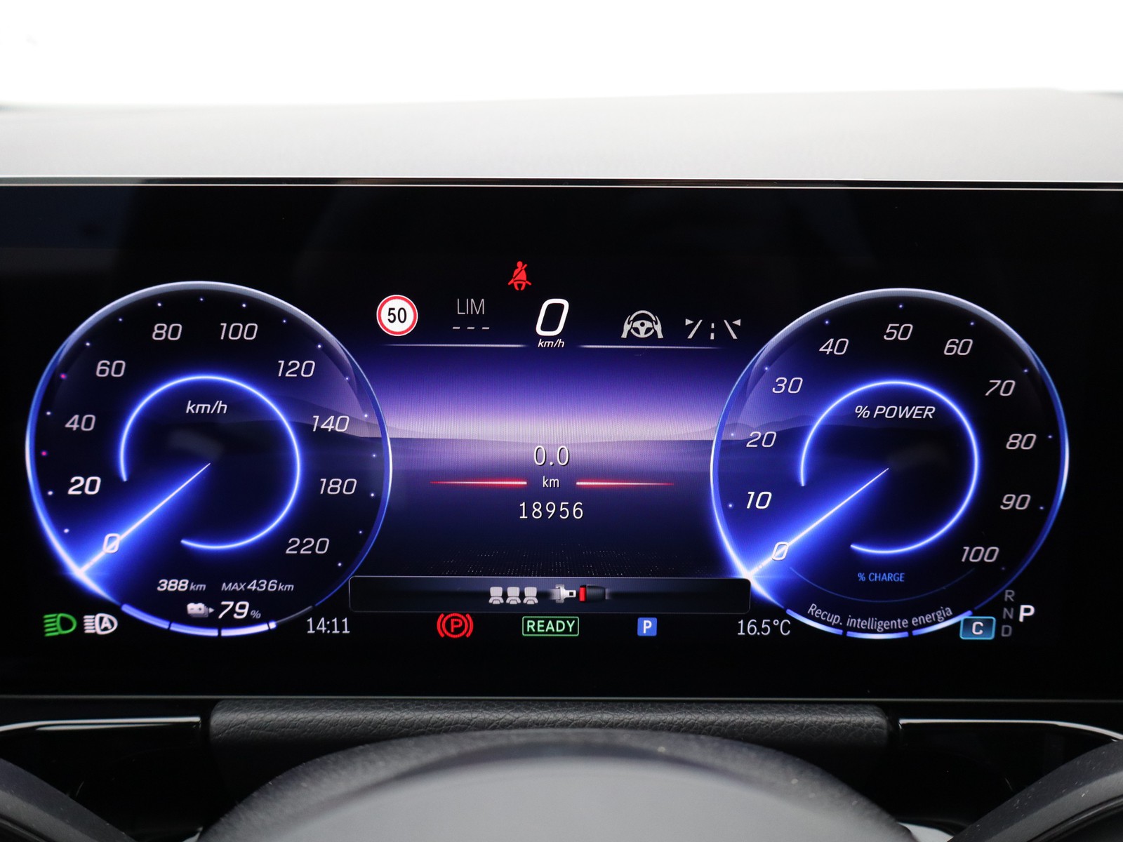 9 - Mercedes EQA 250+ amg line premium