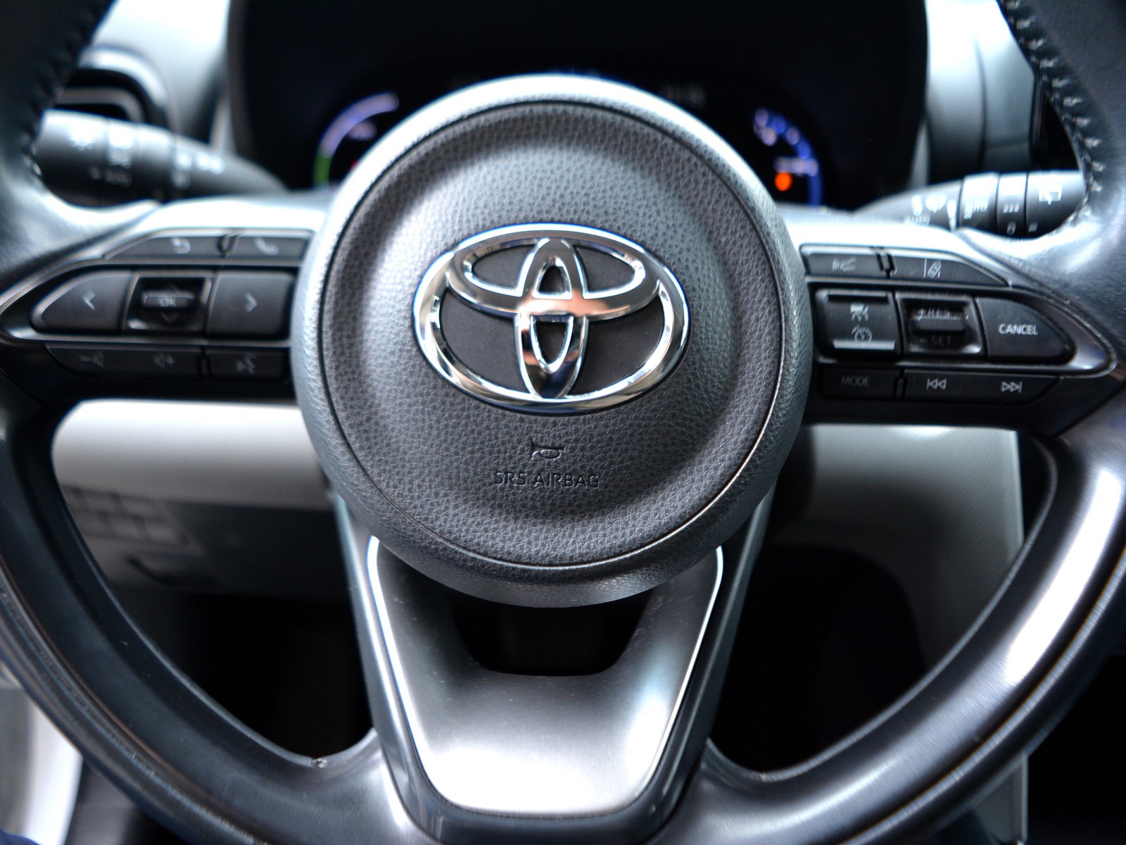 16 - Toyota yaris cross 1.5 h 116cv business fwd e-cvt