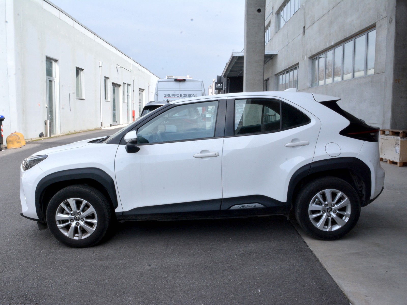 24 - Toyota yaris cross 1.5 h 116cv business fwd e-cvt