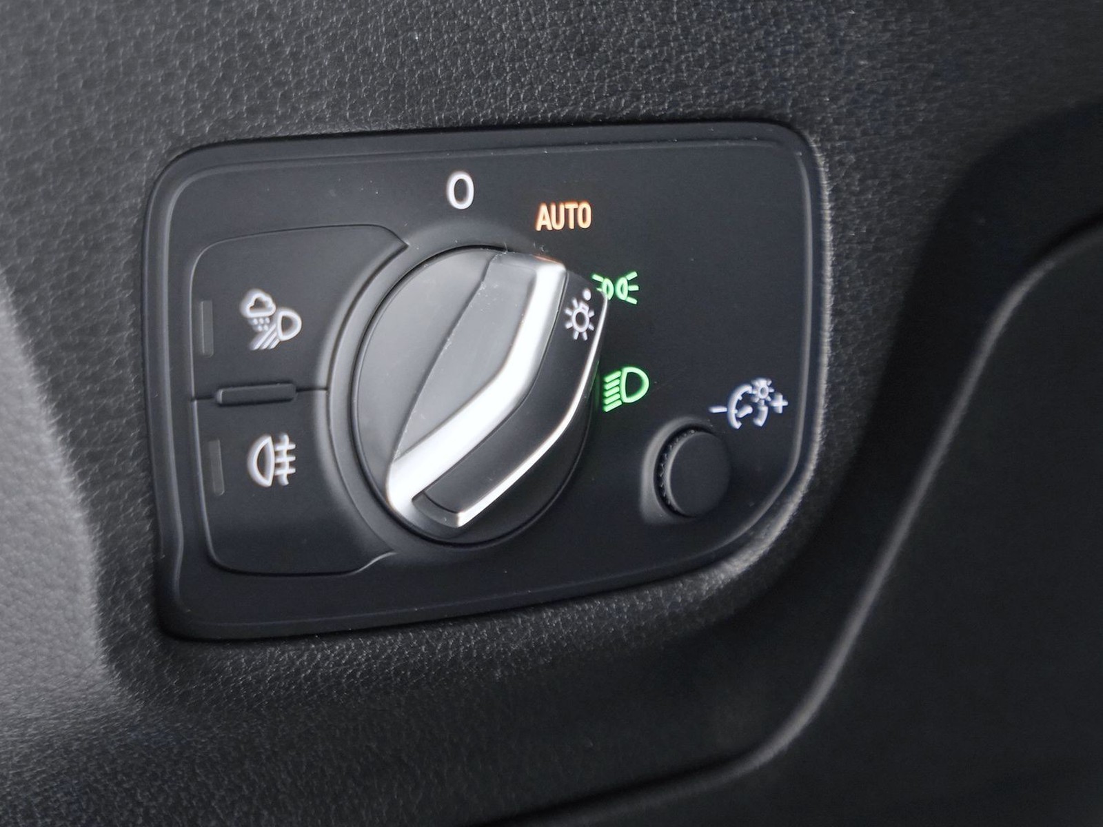 11 - Audi Q2 35 1.5 tfsi s line edition s tronic