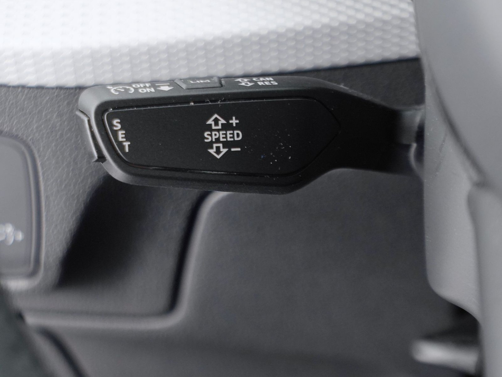 24 - Audi Q2 35 1.5 tfsi s line edition s tronic