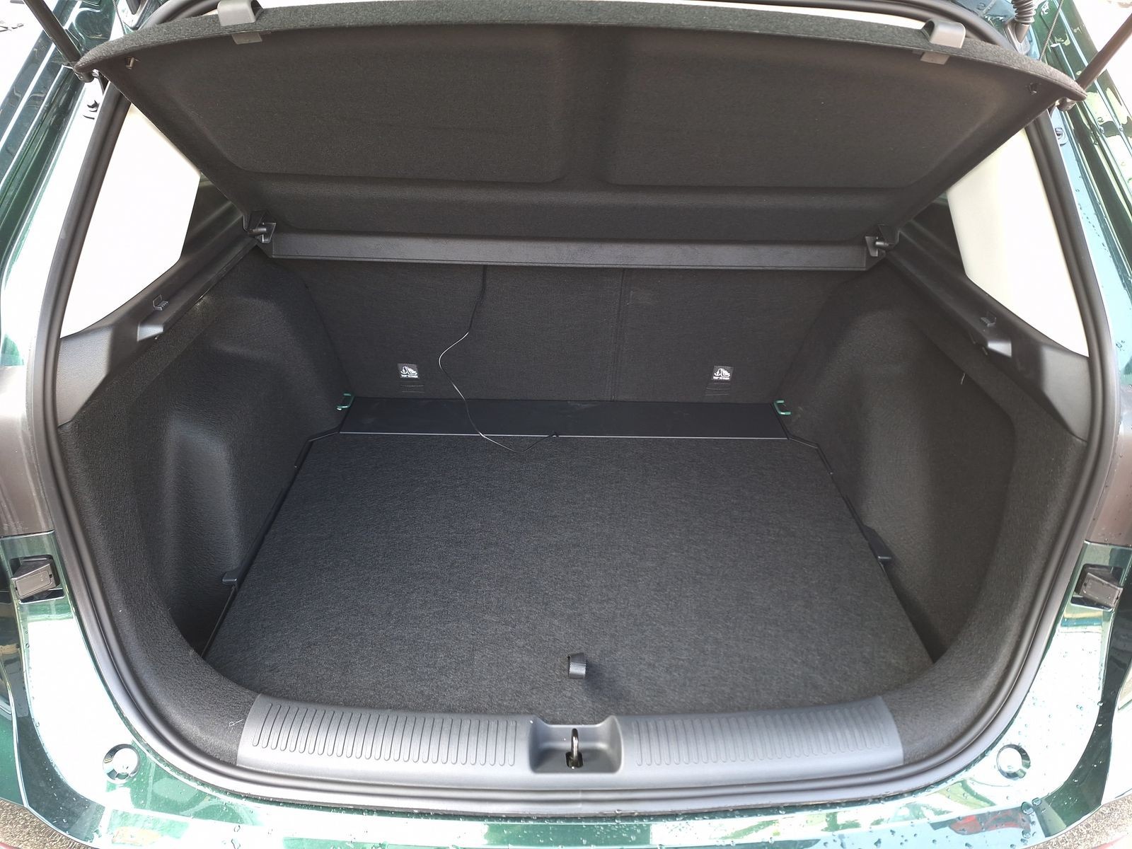 6 - Mg ZS 1.5 hybrid+ luxury auto