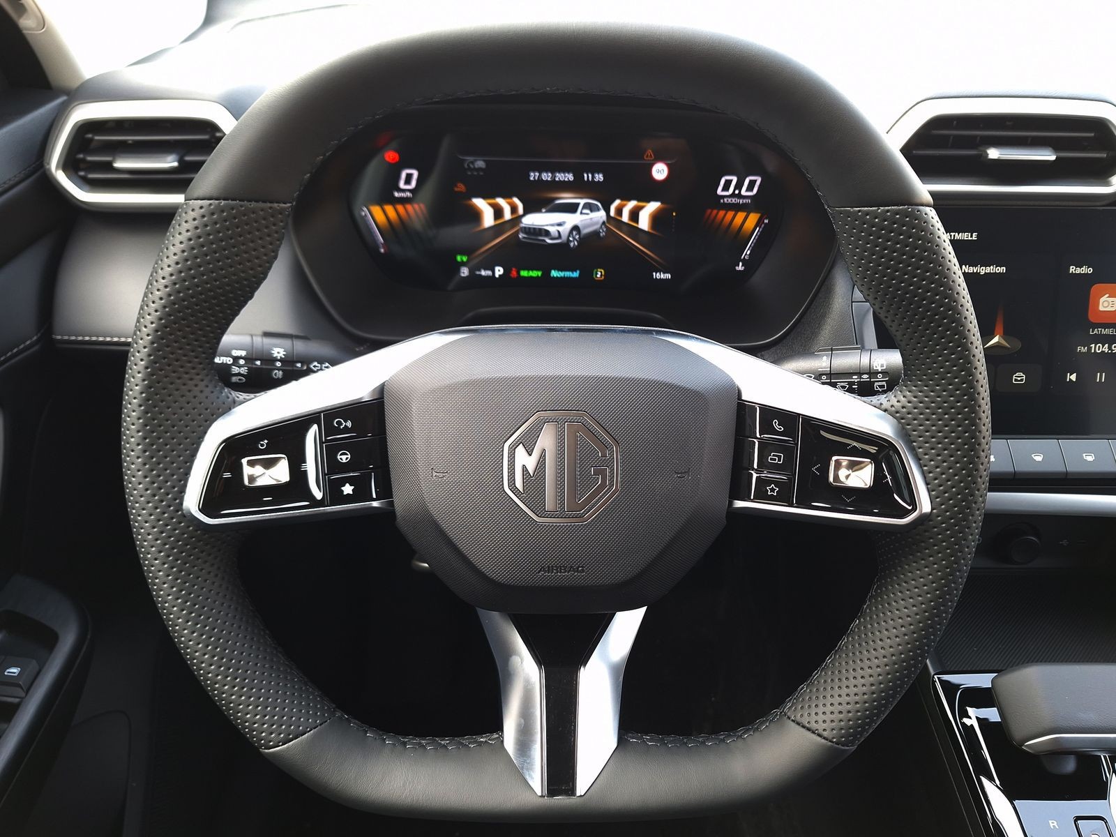 9 - Mg ZS 1.5 hybrid+ luxury auto