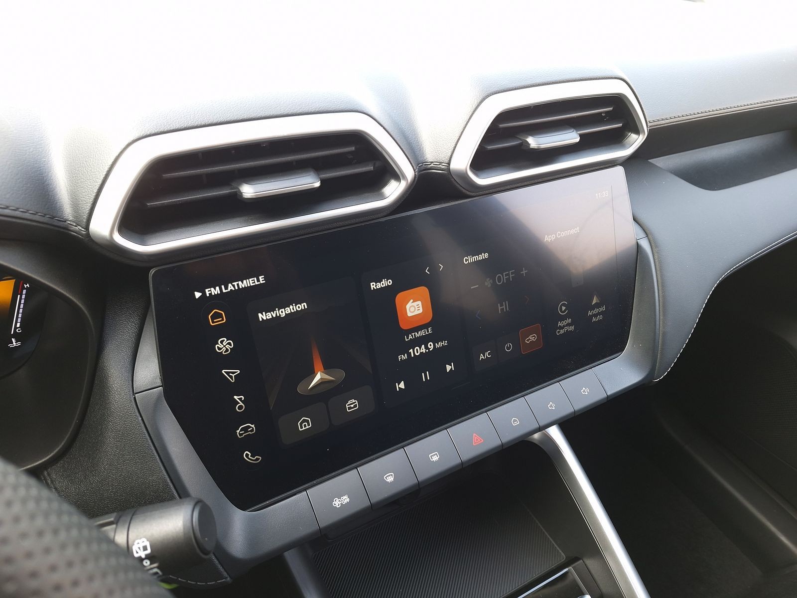 16 - Mg ZS 1.5 hybrid+ luxury auto