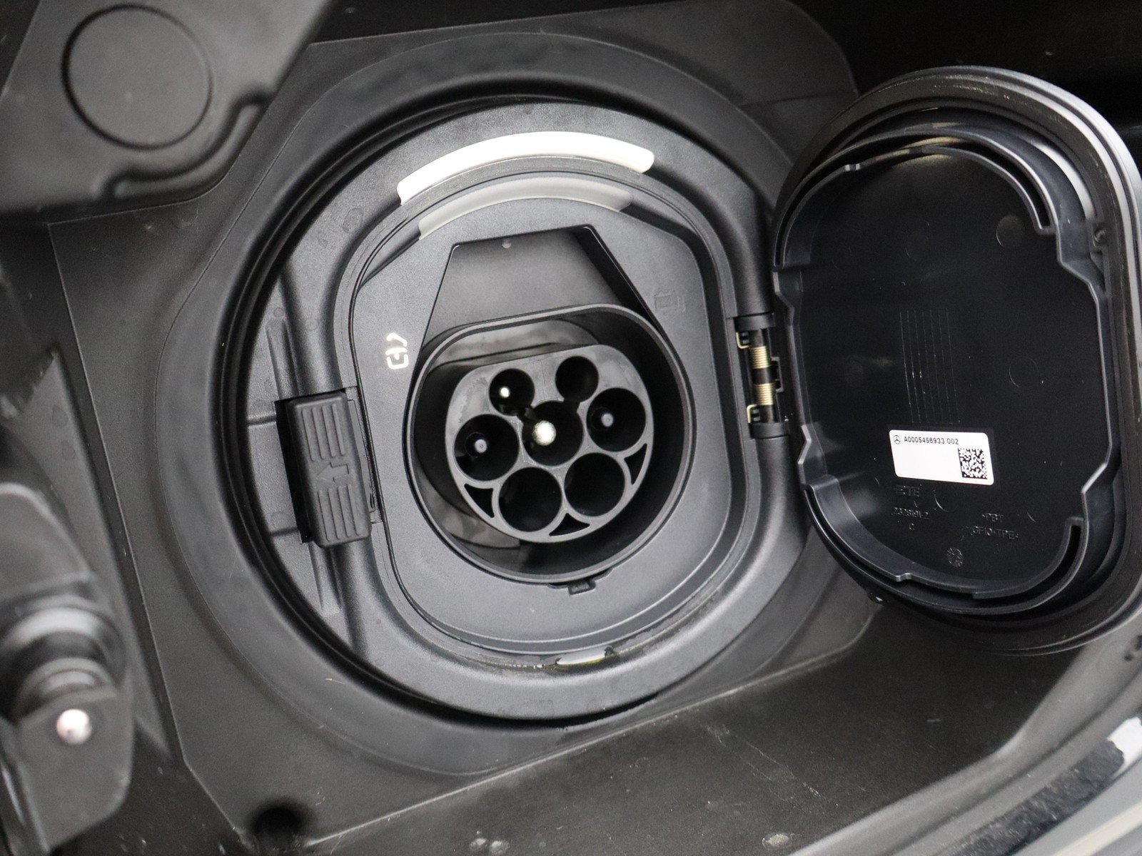 17 - Mercedes GLA 250 e plug-in-hybrid amg line extra 8g-dct