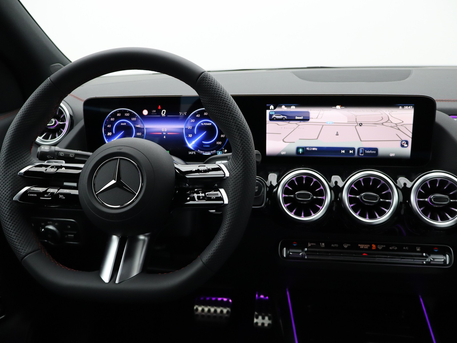 12 - Mercedes EQA 300 amg line advanced 4matic