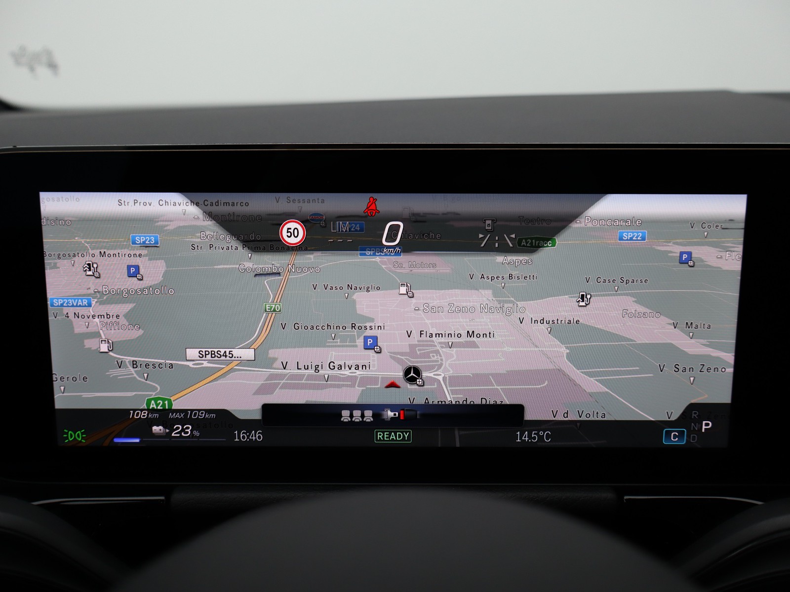 16 - Mercedes EQA 300 amg line advanced 4matic