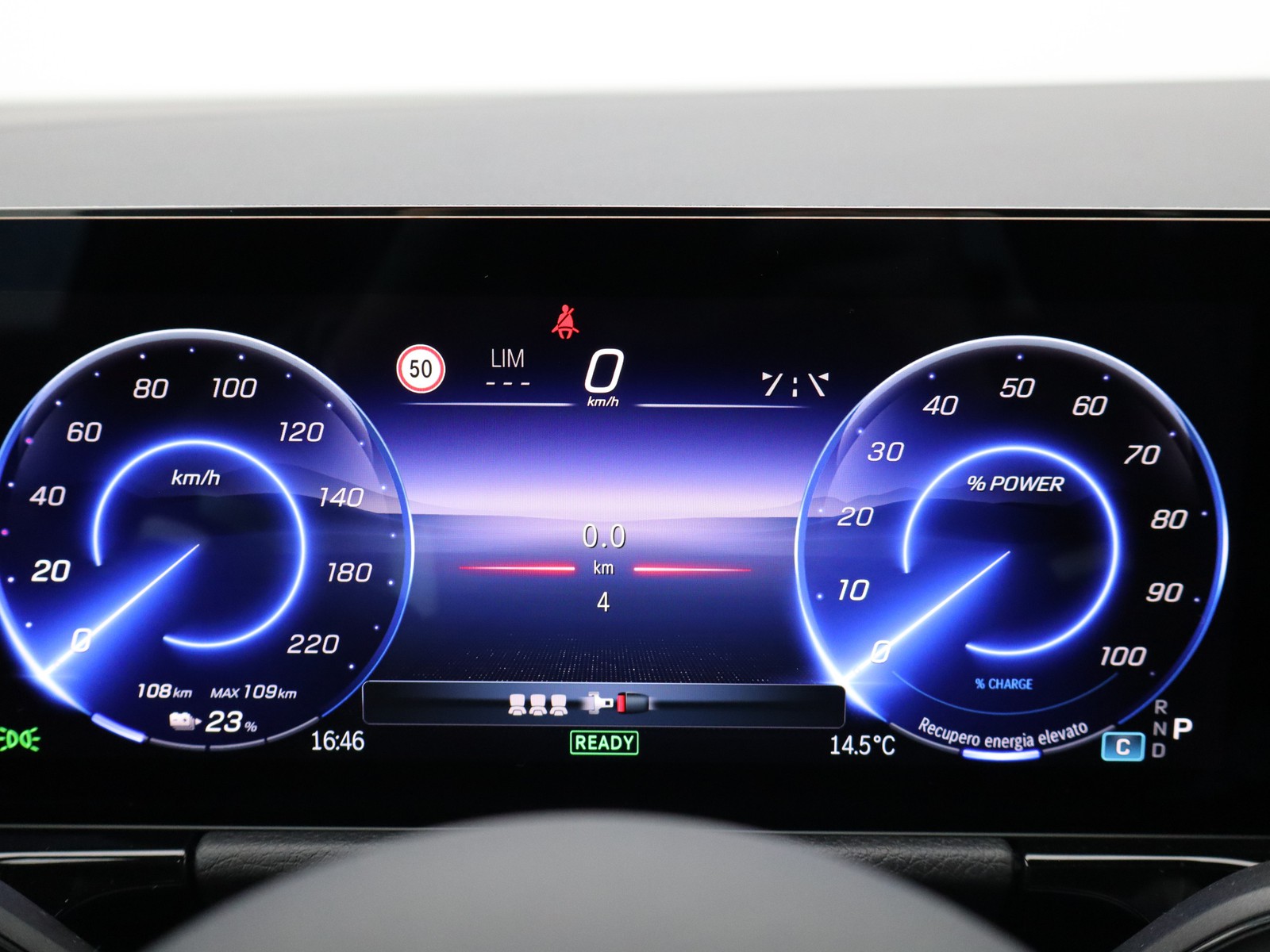 9 - Mercedes EQA 300 amg line advanced 4matic