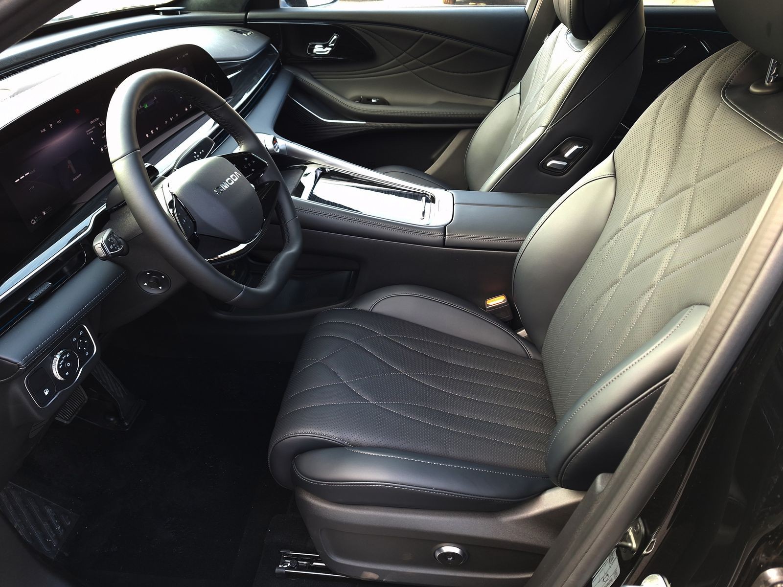 11 - Omoda 9 shs-p 1.5 tgdi plug-in hybrid premium i-awd dht3