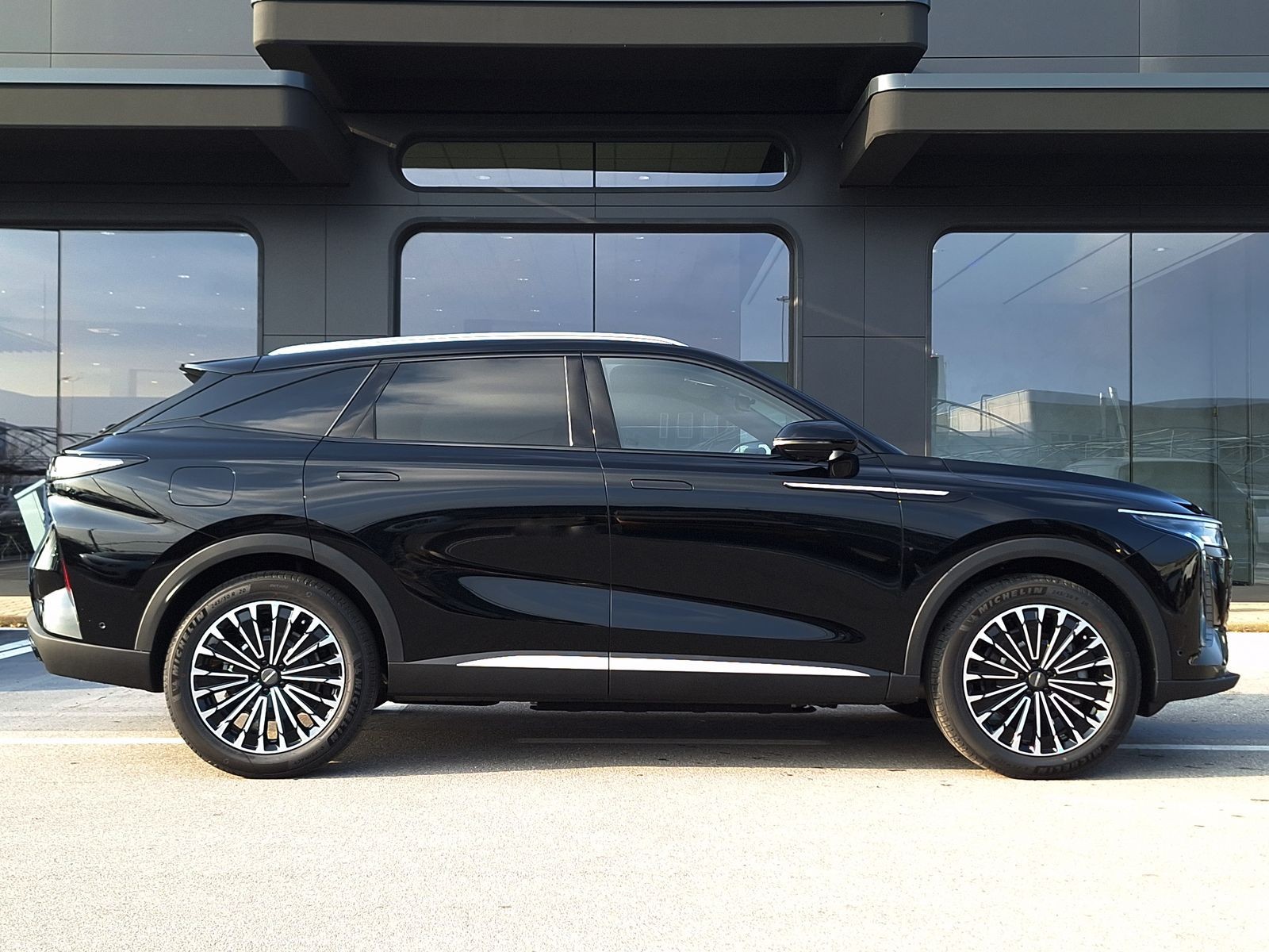 4 - Omoda 9 shs-p 1.5 tgdi plug-in hybrid premium i-awd dht3
