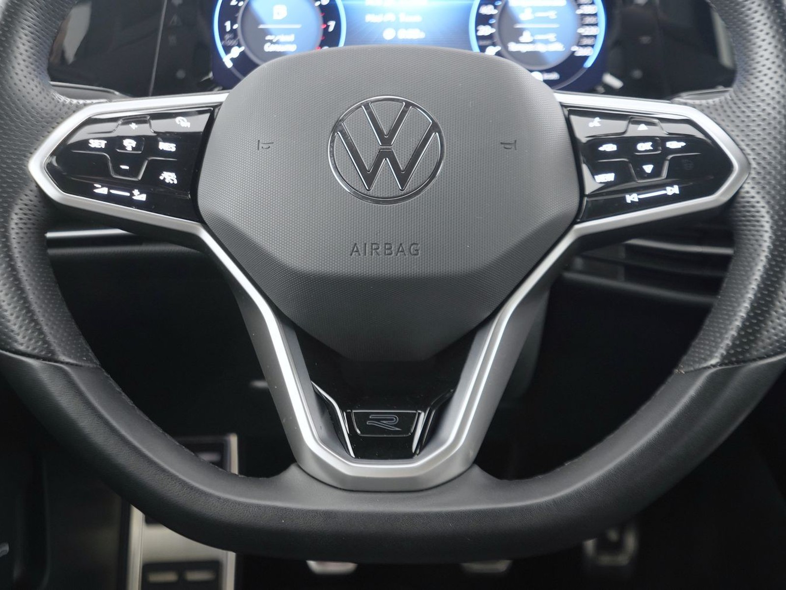 15 - Volkswagen Golf 1.5 tsi evo act 150cv r-line