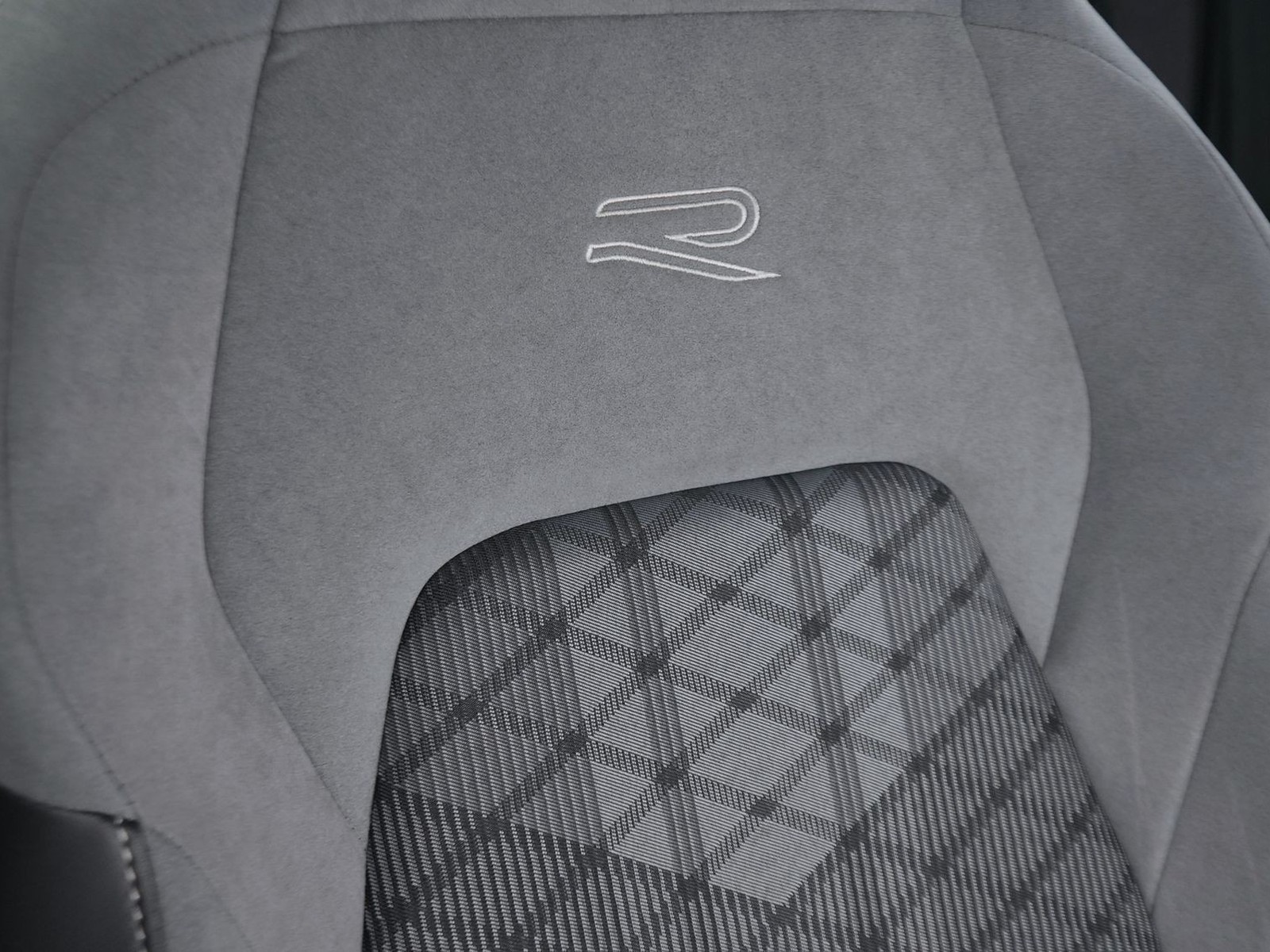 20 - Volkswagen Golf 1.5 tsi evo act 150cv r-line