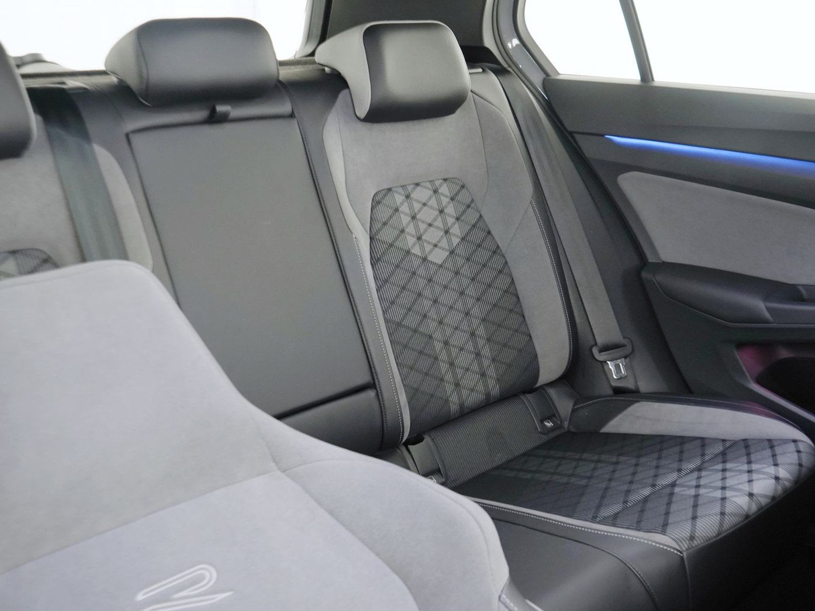 21 - Volkswagen Golf 1.5 tsi evo act 150cv r-line