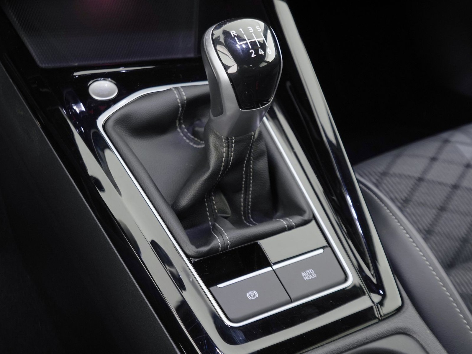 22 - Volkswagen Golf 1.5 tsi evo act 150cv r-line