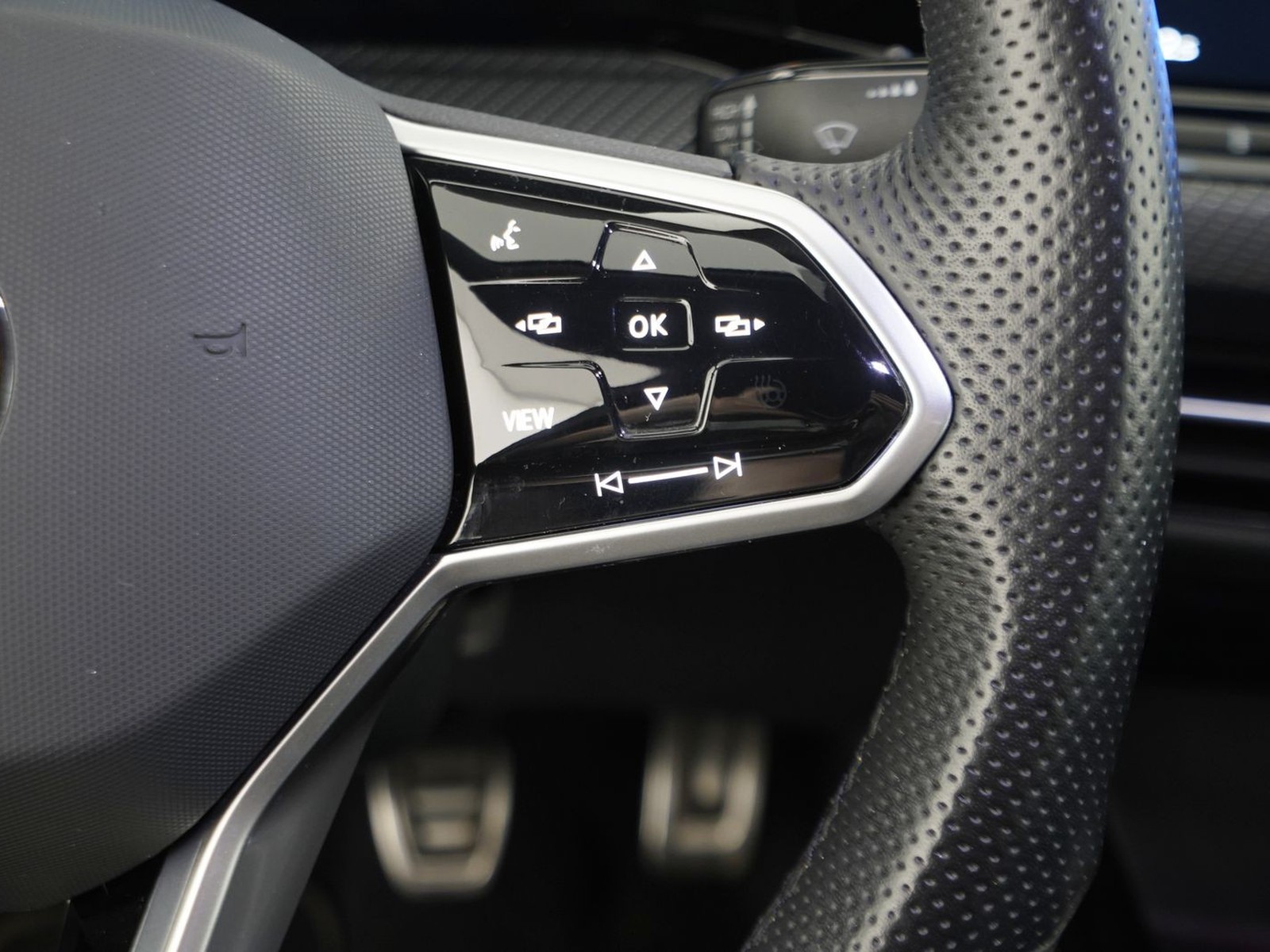 26 - Volkswagen Golf 1.5 tsi evo act 150cv r-line