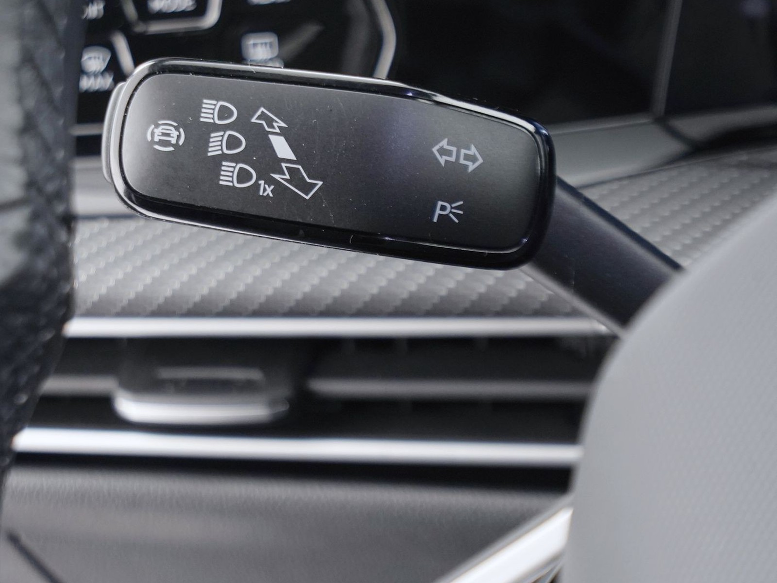 28 - Volkswagen Golf 1.5 tsi evo act 150cv r-line