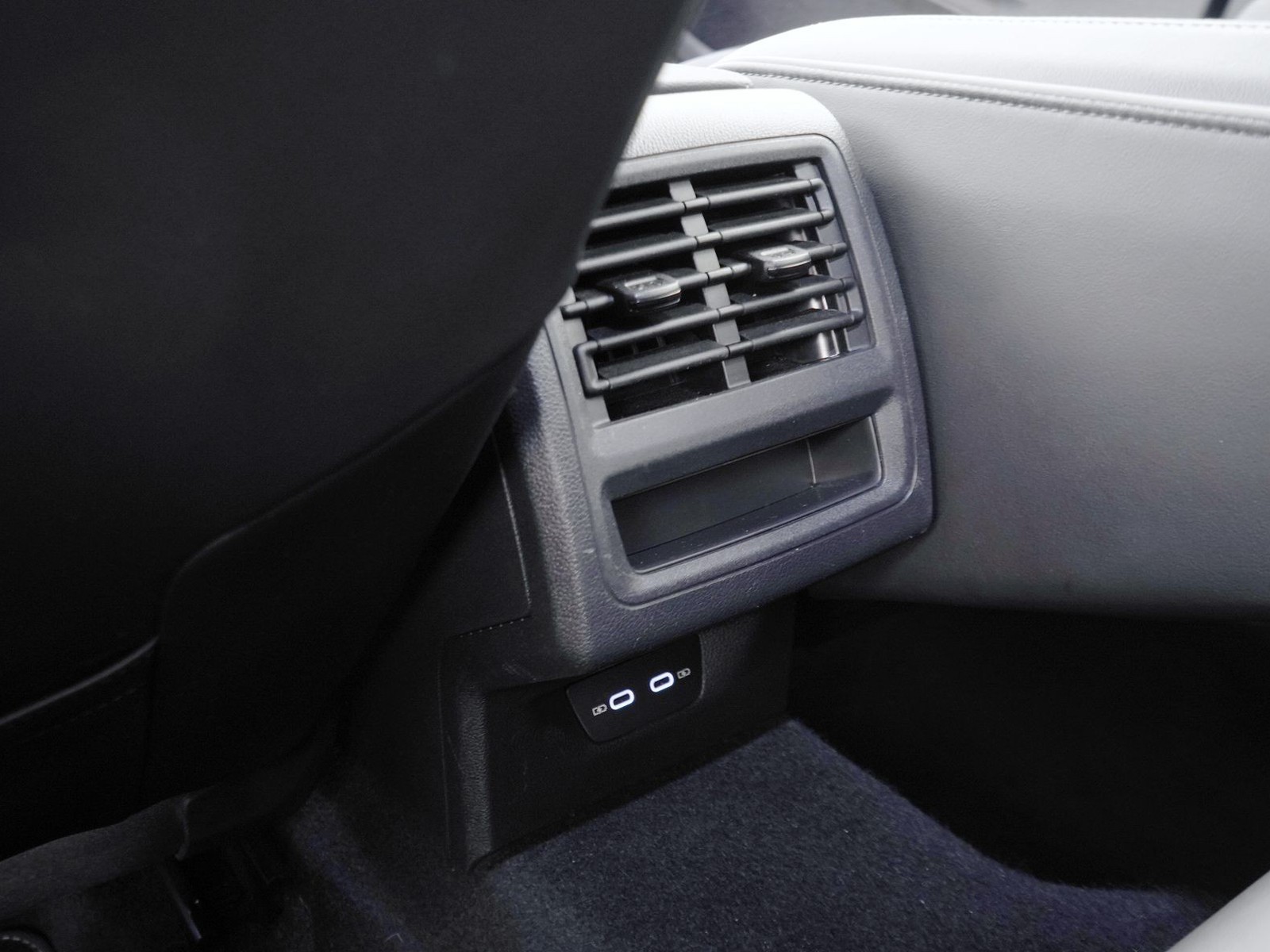 29 - Volkswagen Golf 1.5 tsi evo act 150cv r-line