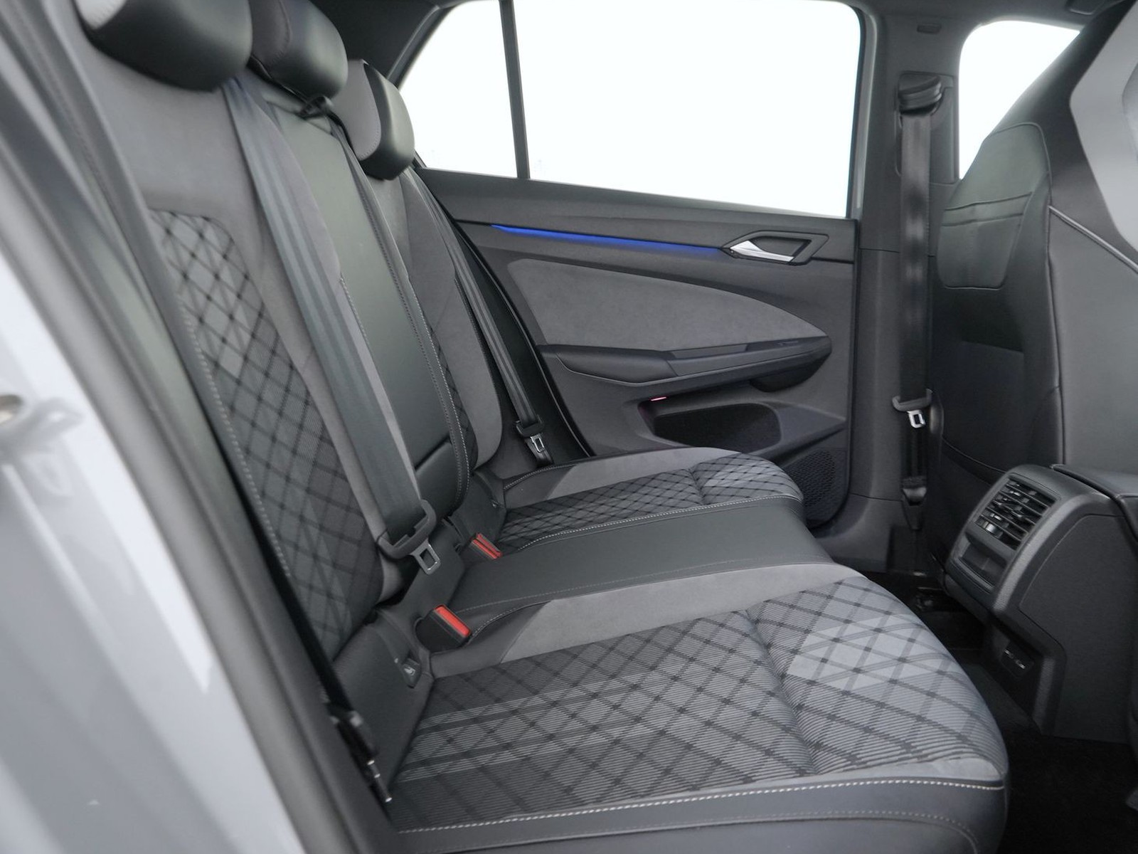 9 - Volkswagen Golf 1.5 tsi evo act 150cv r-line