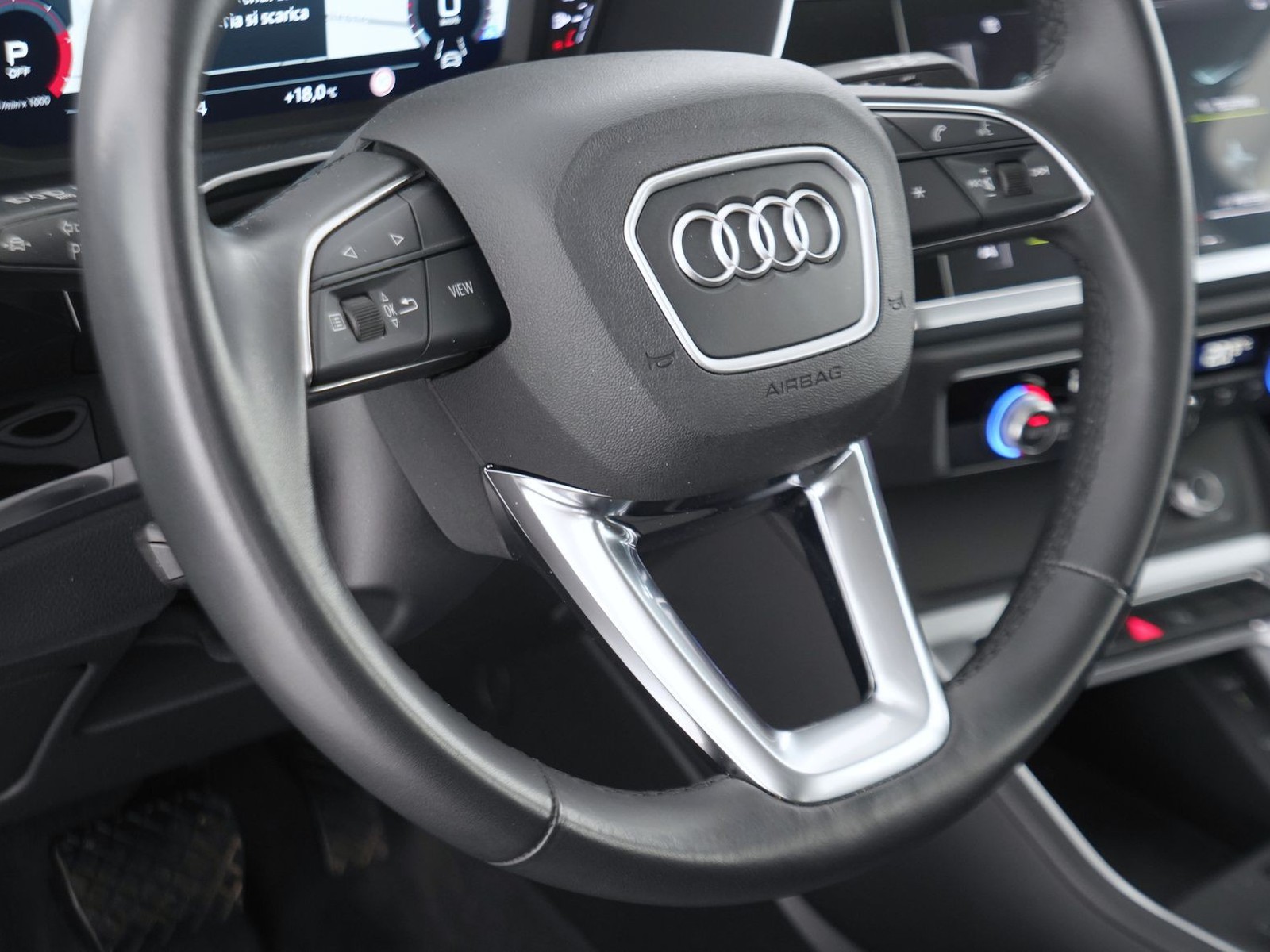 23 - Audi Q3 35 2.0 tdi business s tronic