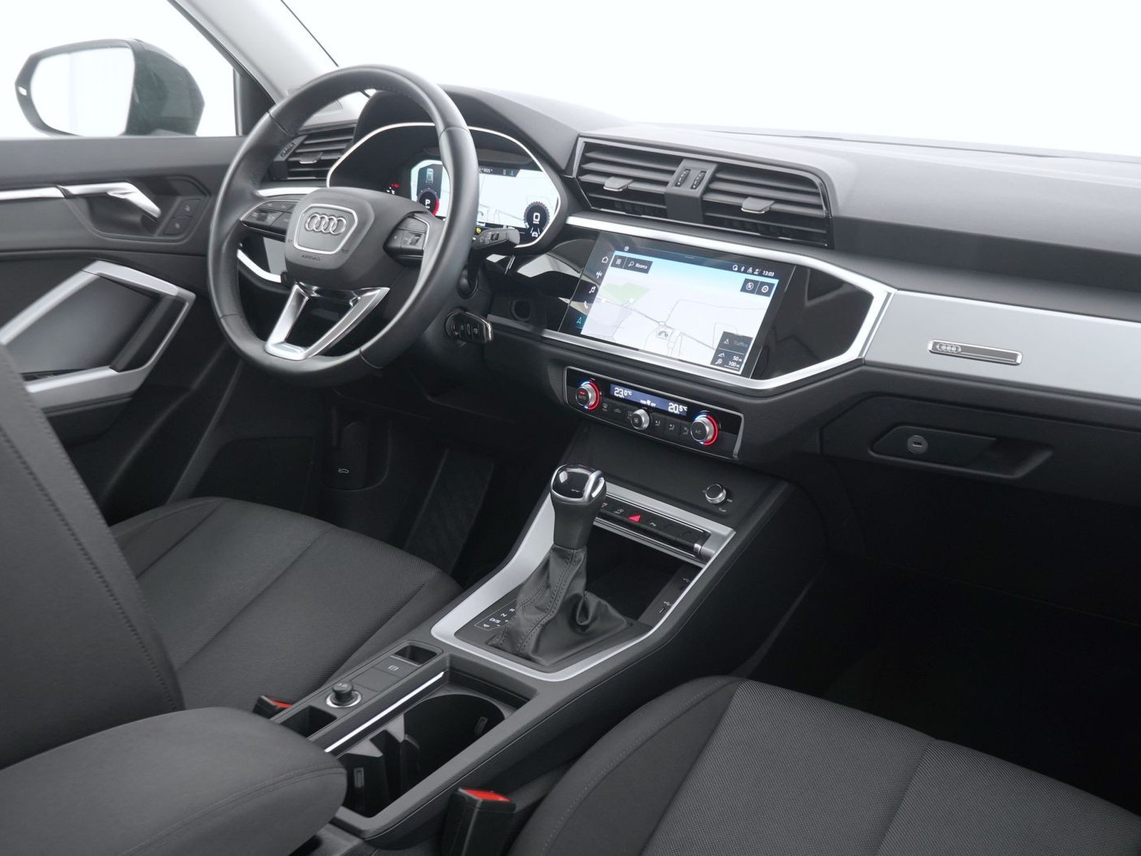 4 - Audi Q3 35 2.0 tdi business s tronic