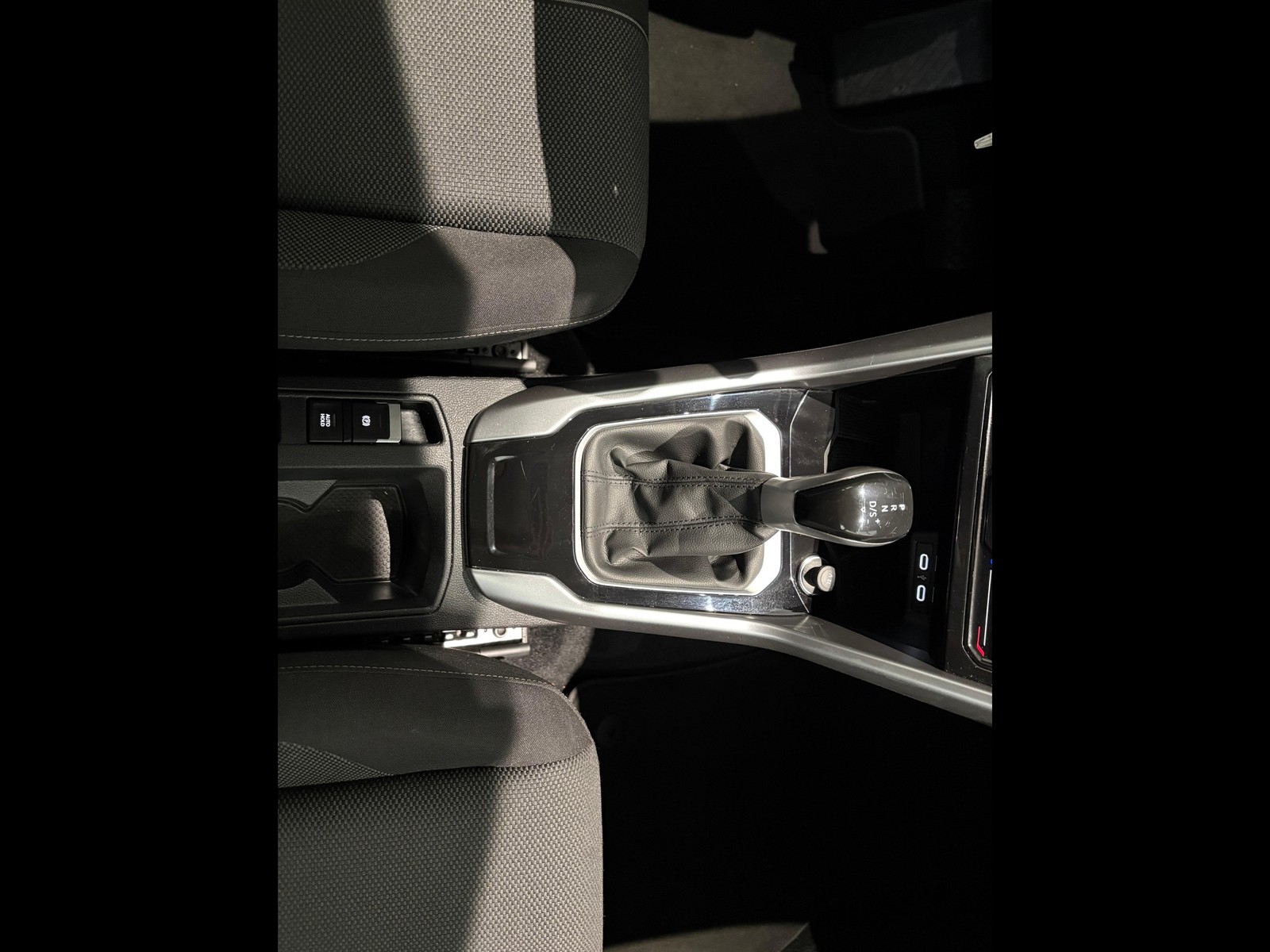 24 - Volkswagen T-Roc 2.0 tdi scr 150cv life dsg