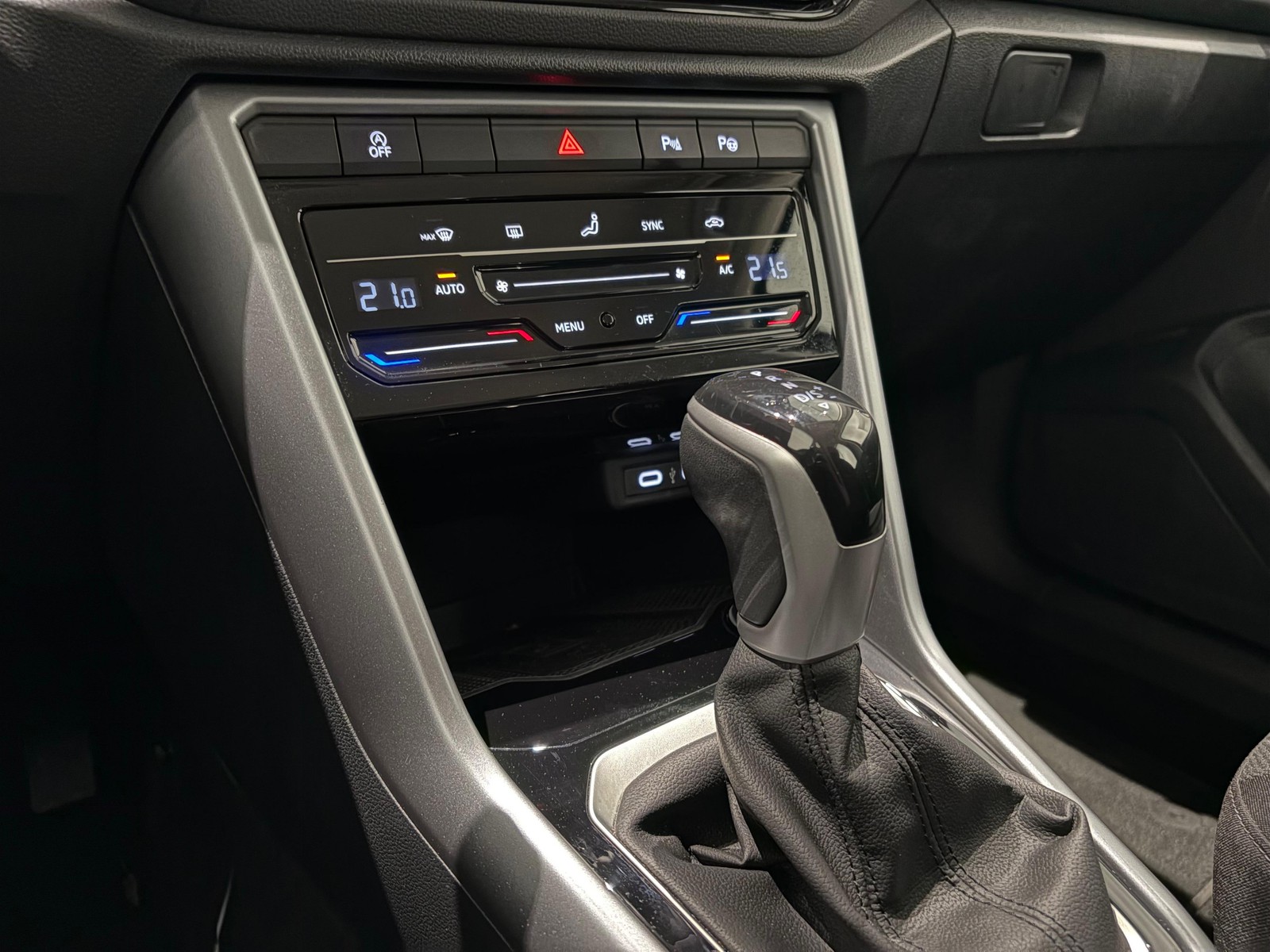 18 - Volkswagen T-Roc 2.0 tdi scr 150cv life dsg