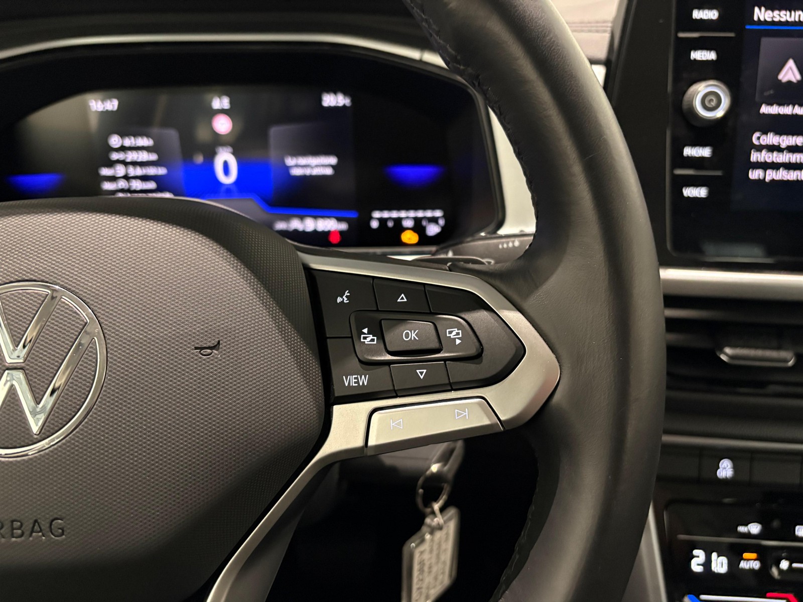 22 - Volkswagen T-Roc 2.0 tdi scr 150cv life dsg