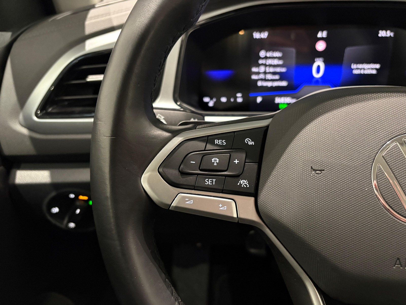 23 - Volkswagen T-Roc 2.0 tdi scr 150cv life dsg