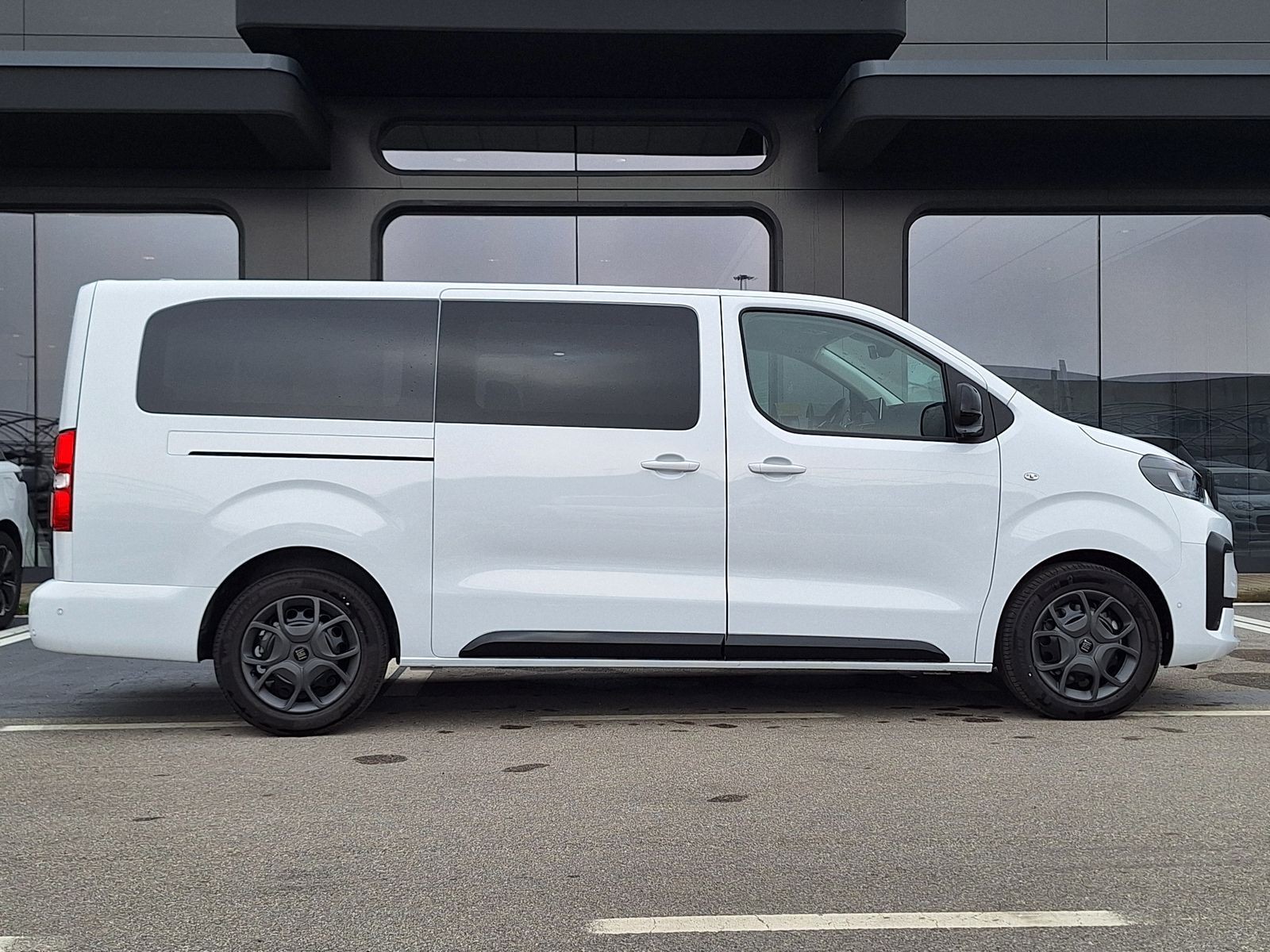 4 - Fiat Professional Scudo Serie 3 Ulysse Combi M1- L3h1 2.2 Multijet 4 - 180cv At8 S&S