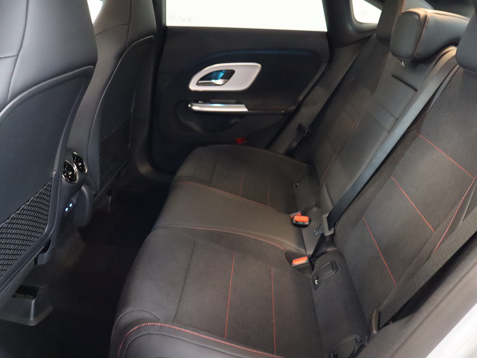 8 - Mercedes CLA 200 advanced plus 4matic auto