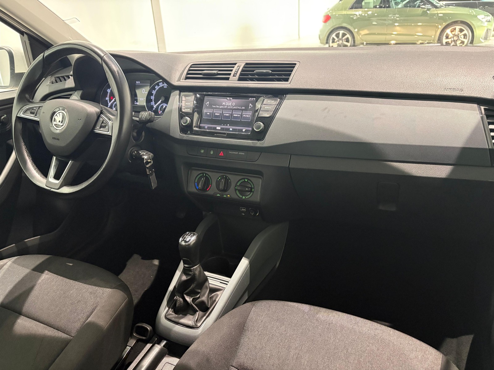 16 - Skoda Fabia 5 porte 1.0 mpi 60cv business my19