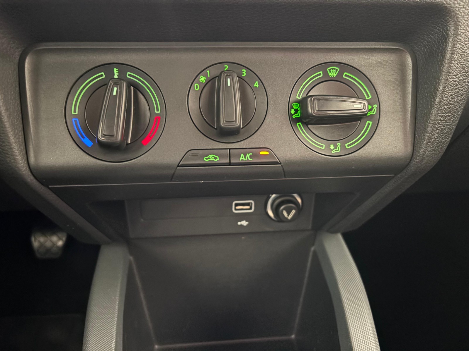 17 - Skoda Fabia 5 porte 1.0 mpi 60cv business my19