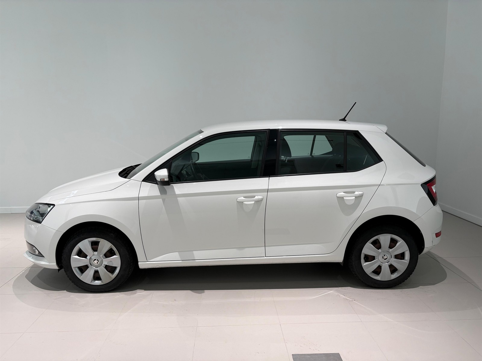 4 - Skoda Fabia 5 porte 1.0 mpi 60cv business my19