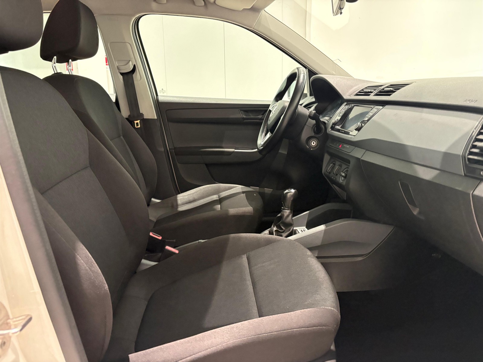 10 - Skoda Fabia 5 porte 1.0 mpi 60cv business my19