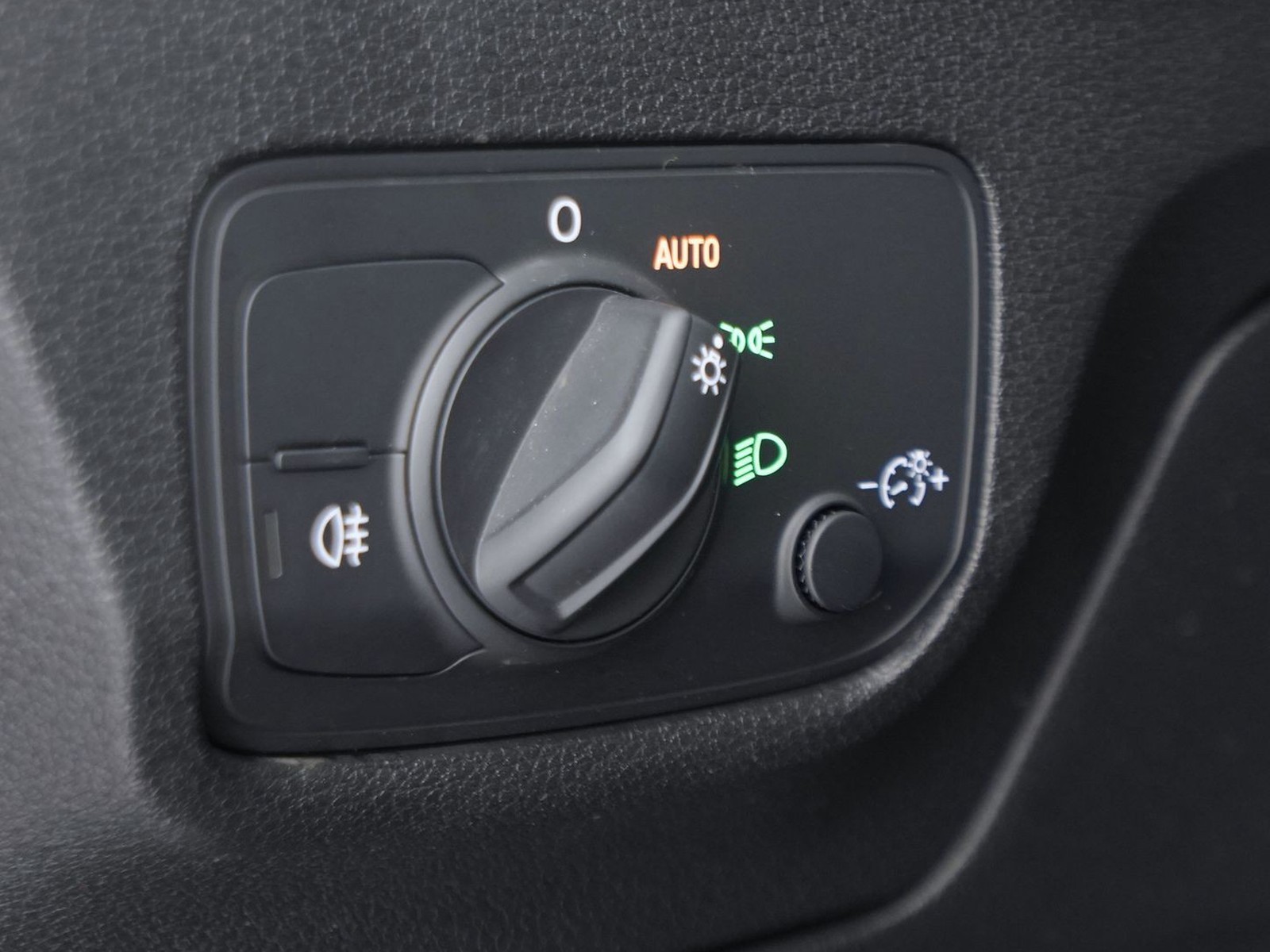 11 - Audi Q2 30 2.0 tdi admired advanced s tronic