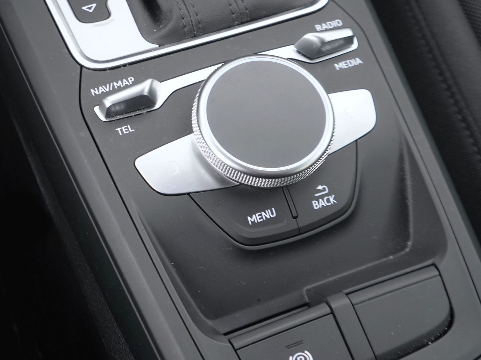 24 - Audi Q2 30 2.0 tdi admired advanced s tronic