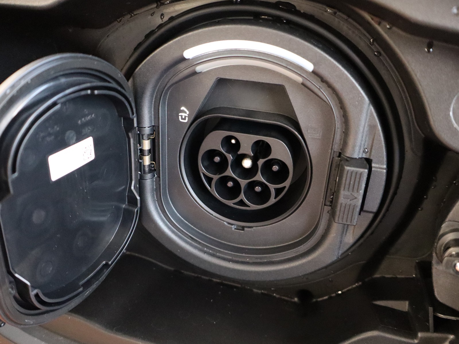 18 - Mercedes GLC coupe 300 de plug in hybrid amg line premium tech 4matic 9g-tronic