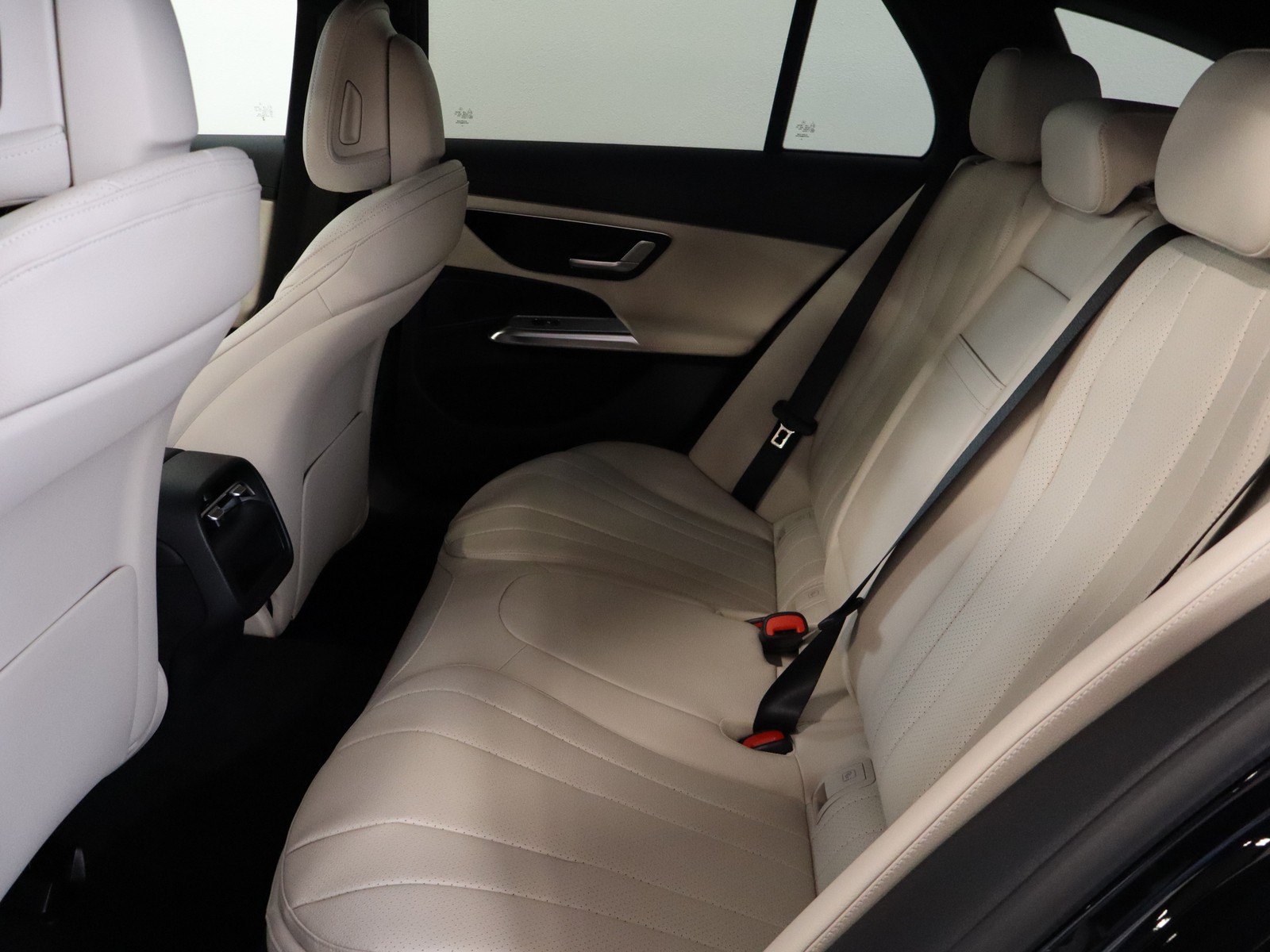 8 - Mercedes Classe E station wagon 220 d amg line advanced 4matic 9g-tronic