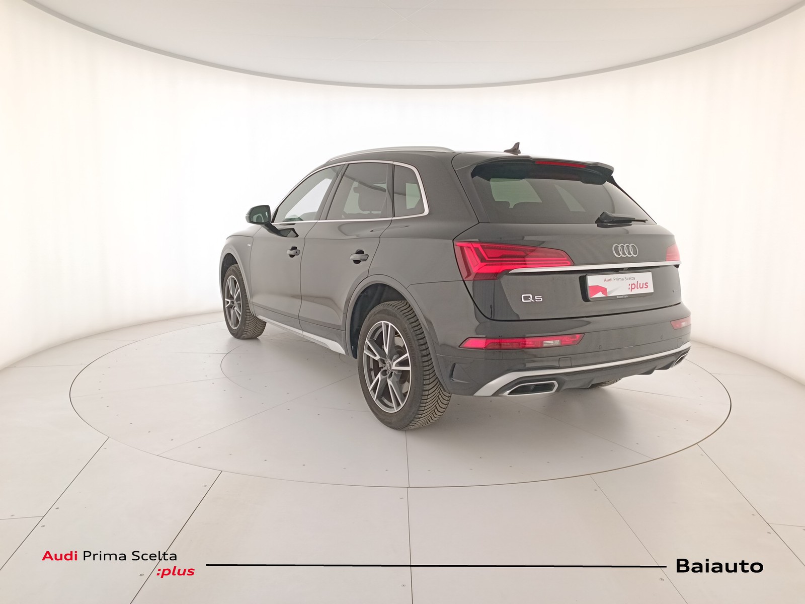 4 - Audi Q5 40 2.0 tdi mhev 12v s line quattro s tronic