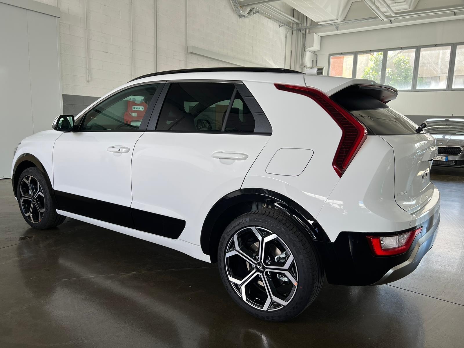 6 - Kia Niro 1.6 gdi hev tri-fuel 126cv style dct6