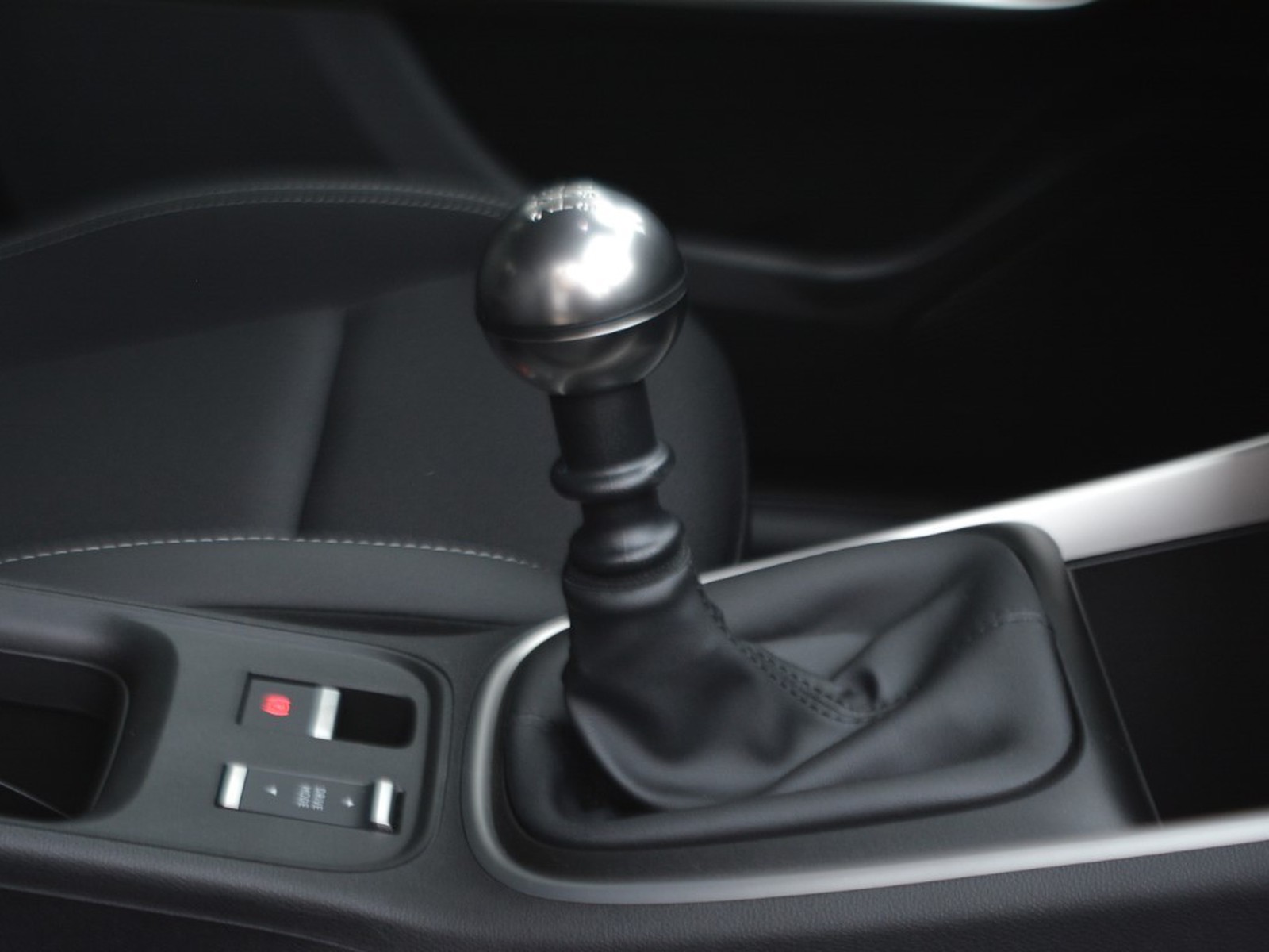 12 - Jeep Avenger 1.2 turbo 100cv summit fwd