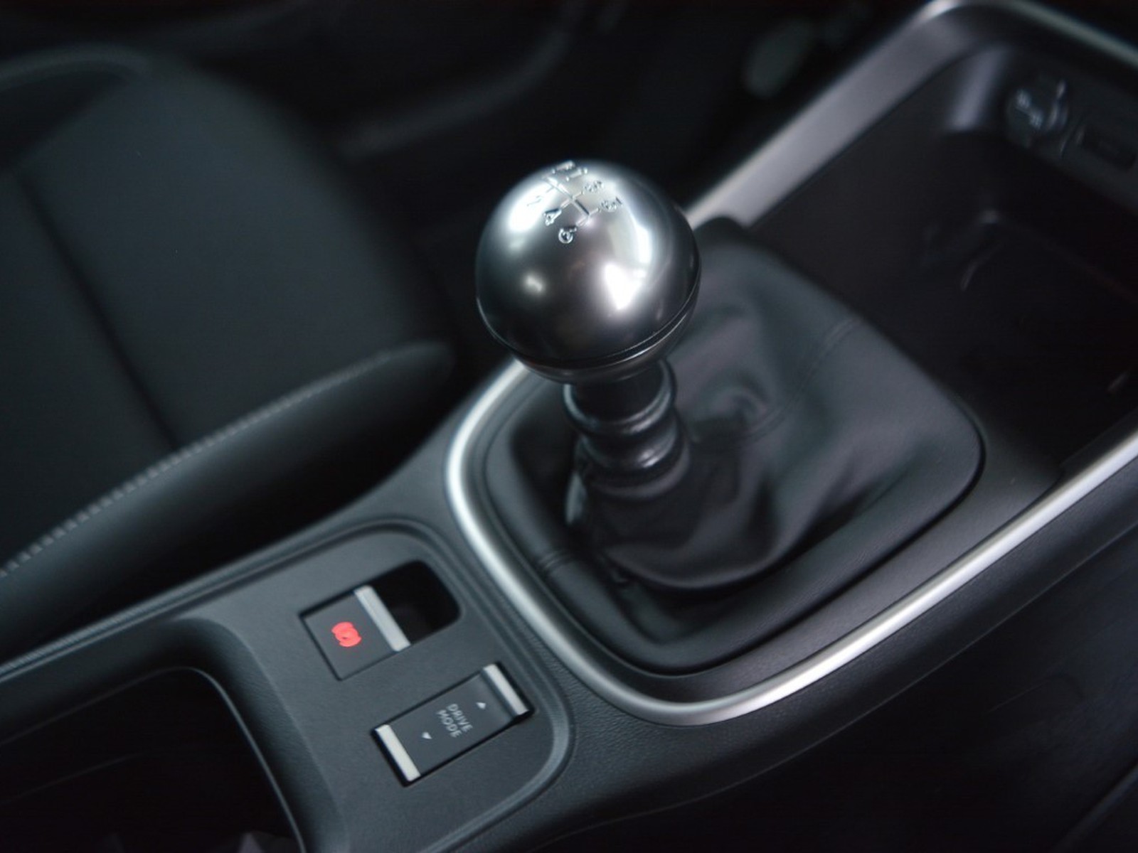 17 - Jeep Avenger 1.2 turbo 100cv summit fwd